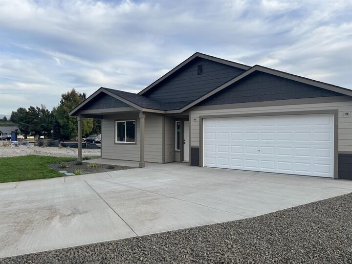 Property Photo:  425 N Garvin Ct  WA 99016 