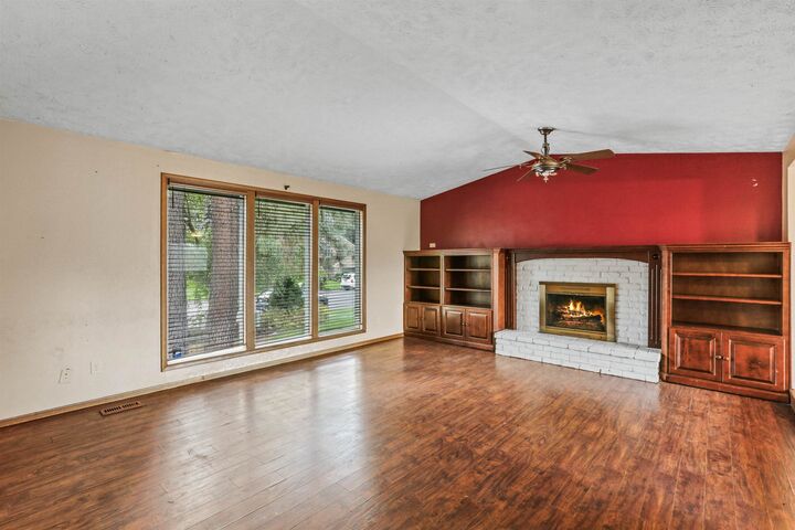 Property Photo: 10806 N College Place Dr WA 99218