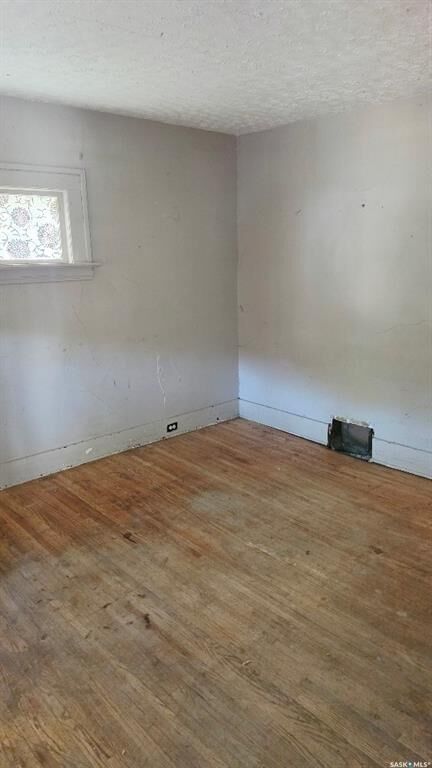 Property Photo:  1256 King Street  SK S4T 4E9 