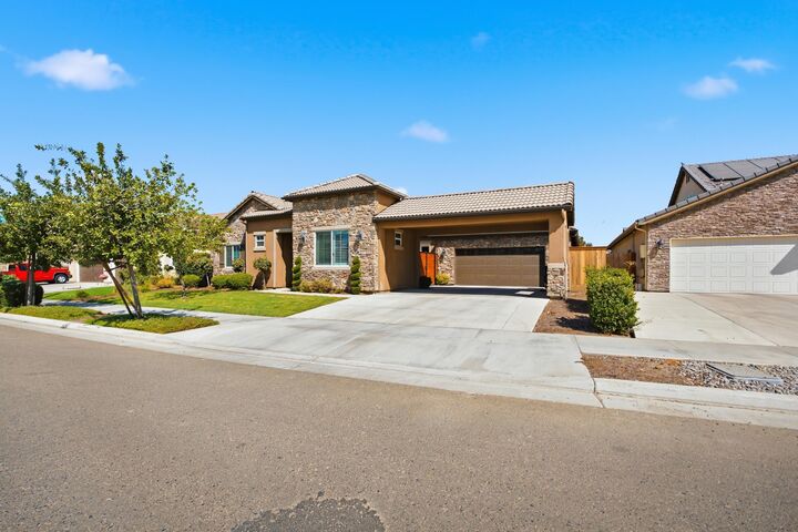 Property Photo:  4842 W Payson Avenue  CA 93291 