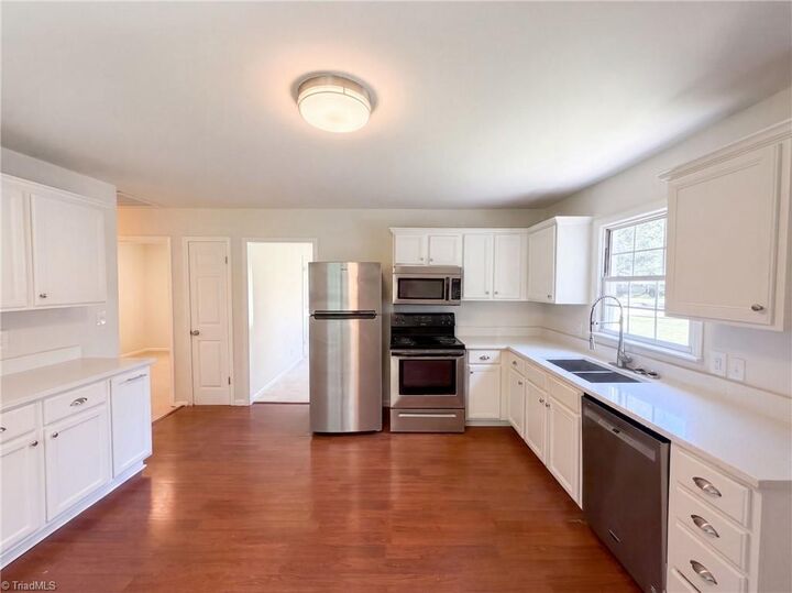 Property Photo: 4154 Edgeware Road NC 27106