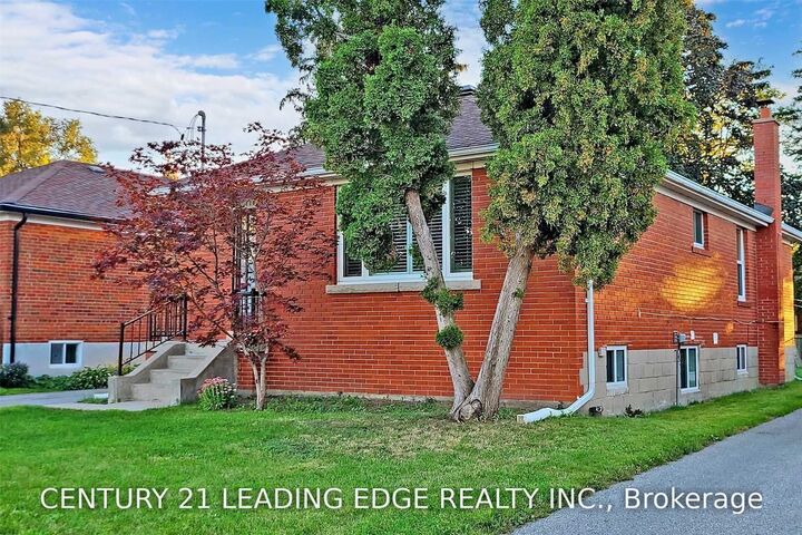 Property Photo:  170 Ellington Drive Main  ON M1R 3Y3 