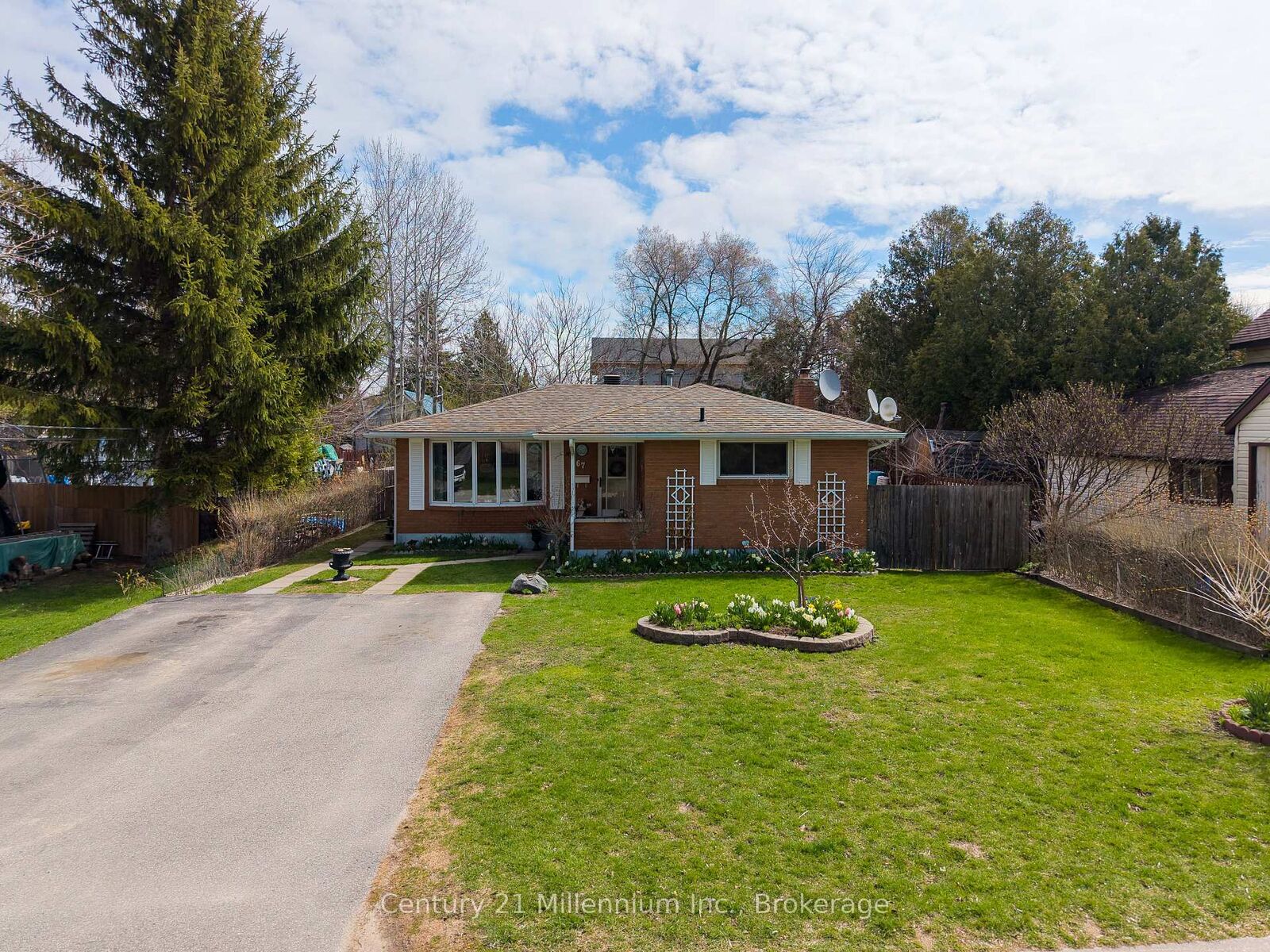 Property Photo: 67 East Street E ON L9Y 3W7