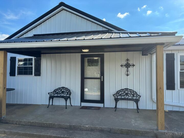 Property Photo: 1406 Rosehill Road OH 45130