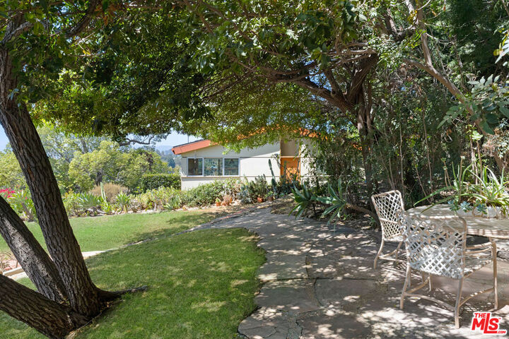 Property Photo:  2021 Park Dr  CA 90026 