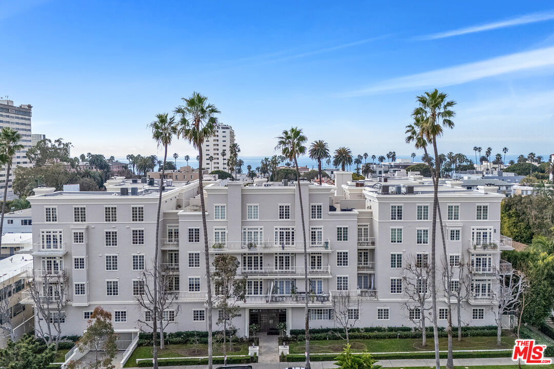 Property Photo: 1040 4th St, Unit 204 CA 90403