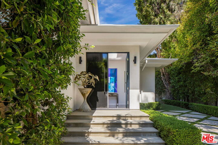 Property Photo:  1311 N Beverly Dr  CA 90210 
