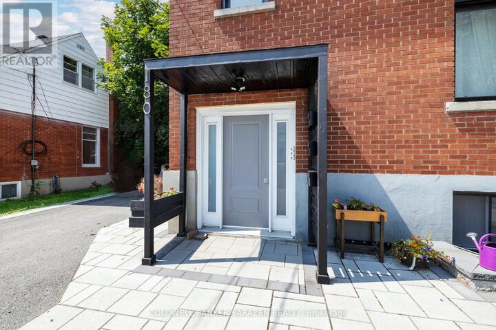 Photo de la propriété: 180 Woodroffe Avenue 3 ON K2A 3T9