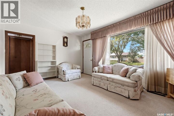 Property Photo:  1257 Lindsay Street  SK S4N 3B4 