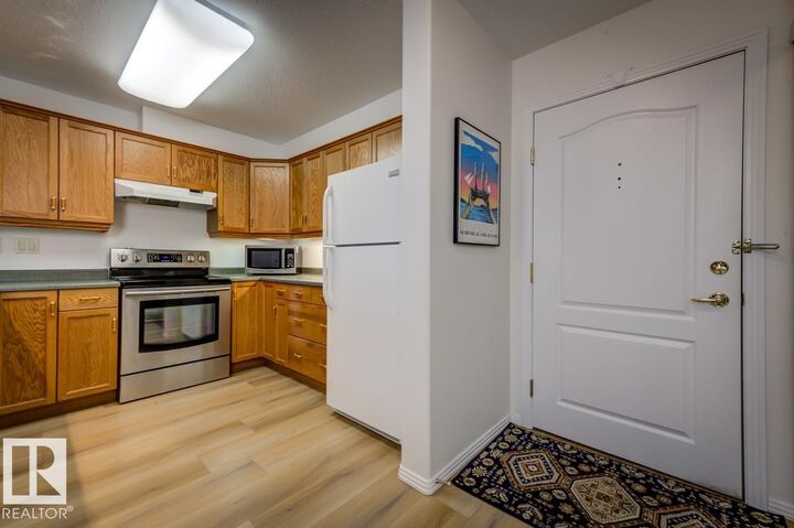 Photo de la propriété: 8912 156 Street NW 212 AB T5R 5Z2