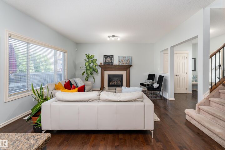 Property Photo:  6736 19 Avenue SW  AB T6X 0L8 