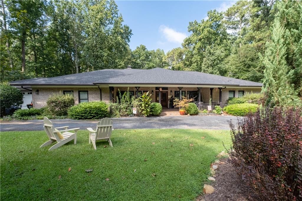 Property Photo:  8180 Innsbruck Drive  GA 30350 