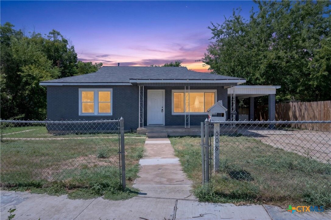 Property Photo: 508 Brook Drive TX 76541