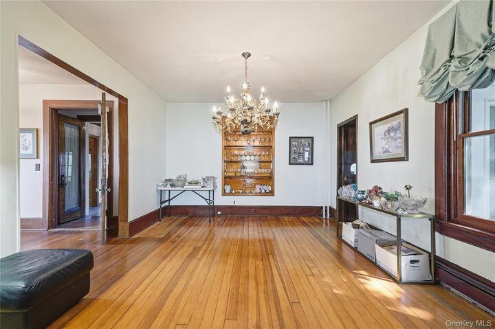 Property Photo:  5 Woodland Place  NY 10606 