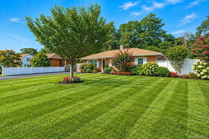 Property Photo:  542 Agamemnon Avenue  NY 11713 