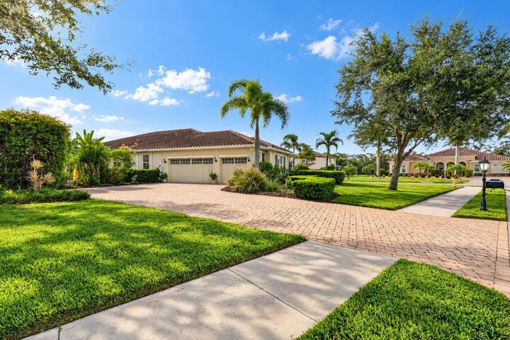 Property Photo: 17111 2nd Avenue E FL 34212
