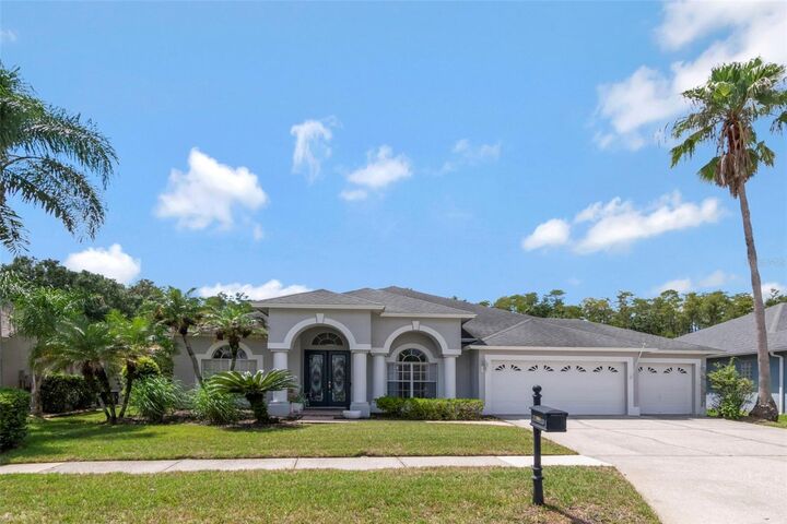 Property Photo: 10017 Kingshyre Way FL 33647