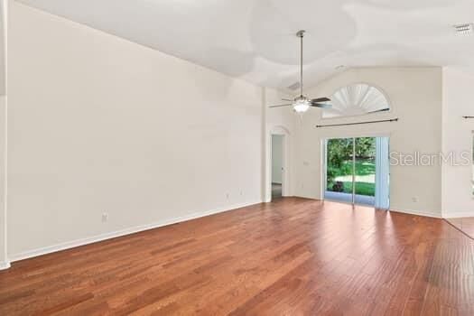 Property Photo:  515 E Victoria Trails Boulevard  FL 32724 