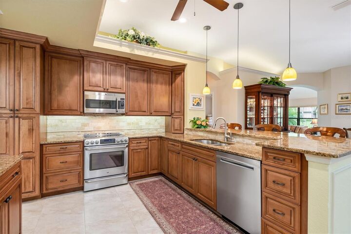 Property Photo:  5 Medalist Place  FL 33947 