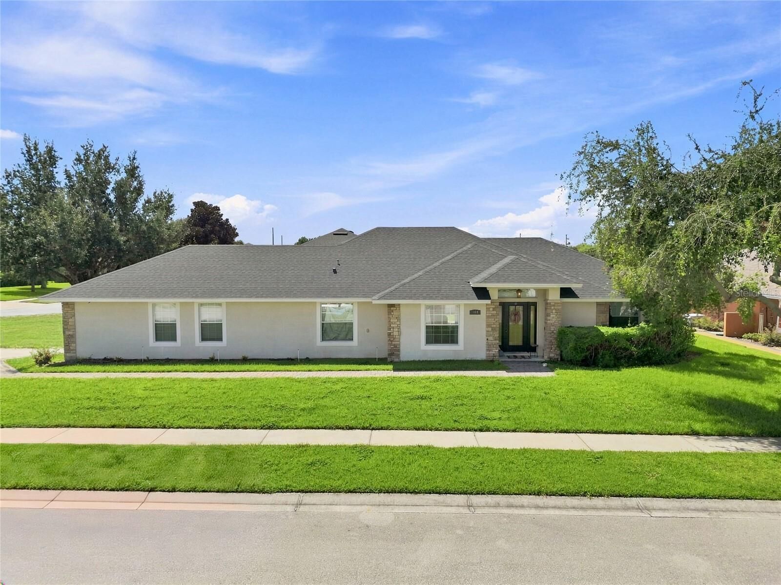 Property Photo: 304 Bentley Oaks Boulevard FL 33823