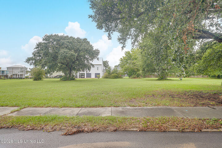 Property Photo:  129 Saint Charles Avenue  MS 39530 