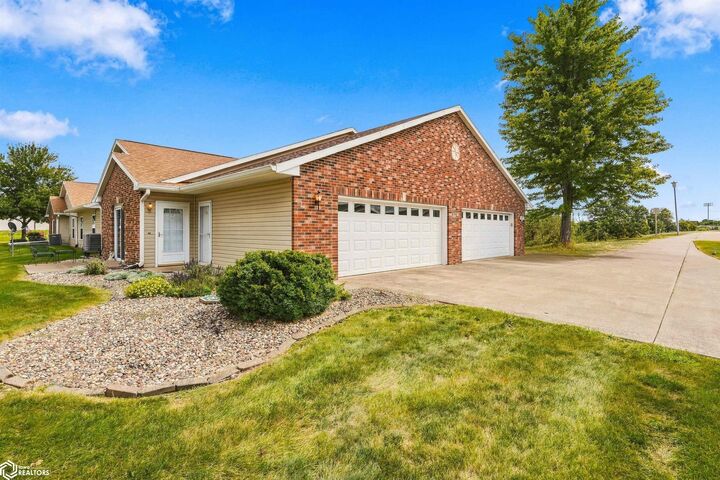 Property Photo:  628 Layne Drive 1  IA 52655 