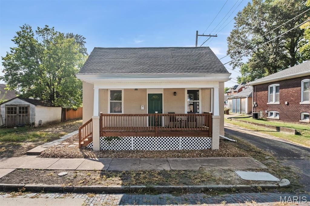 Property Photo: 109 N Oak Street IL 62220