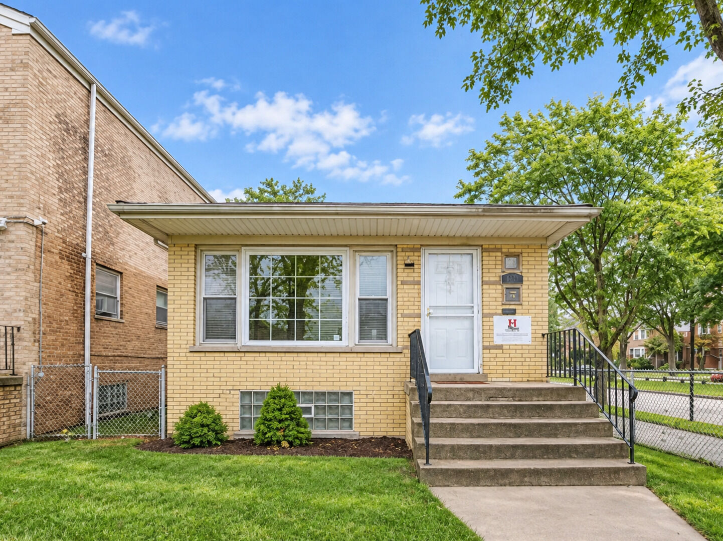 Property Photo:  155 W 81st Street  IL 60620 