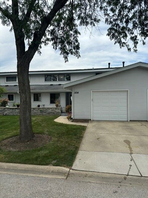 Property Photo: 1104 Taunton Court IL 60193