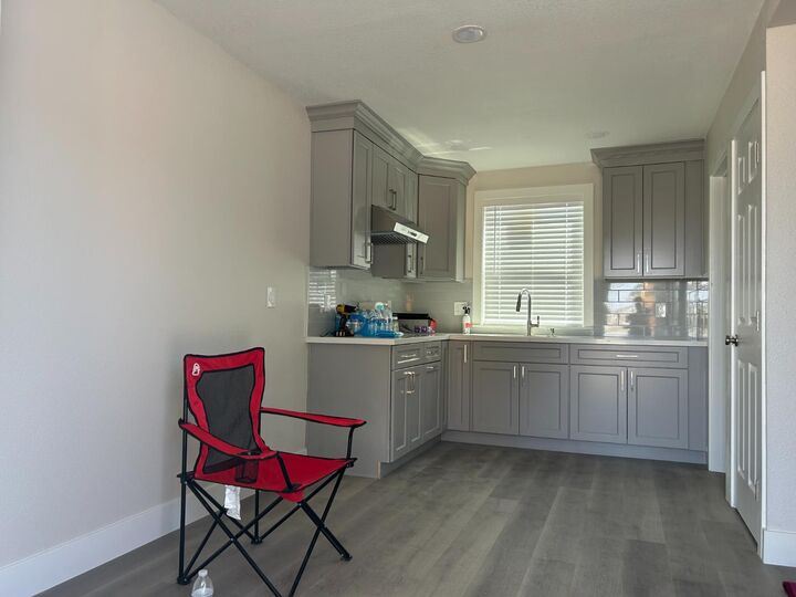 Property Photo:  180 N Airport Way B  CA 95337 
