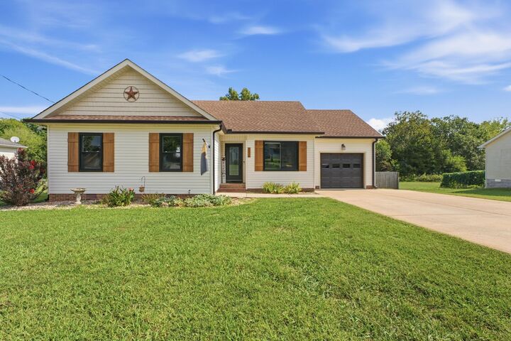 Property Photo: 1524 Joanne Cir TN 37091
