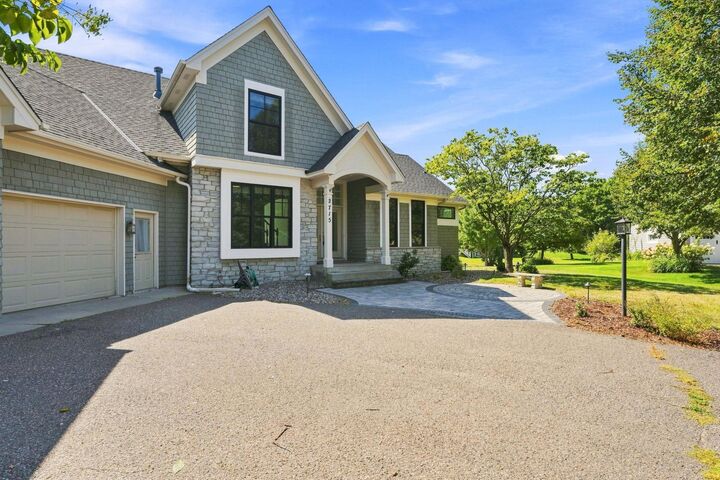 Property Photo:  2715 Edgewater Bay  MN 55125 