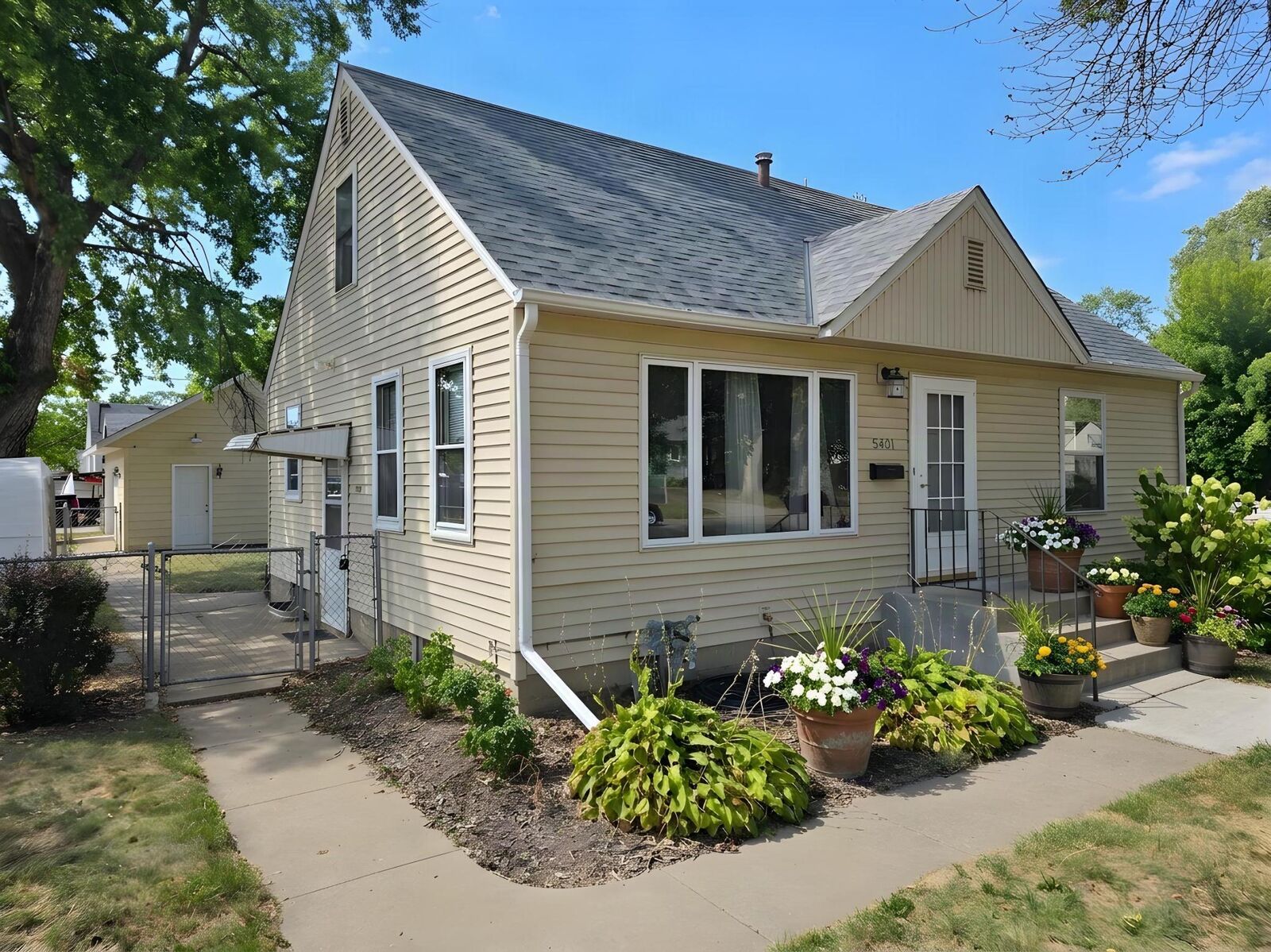 Property Photo:  5401 Dupont Avenue N  MN 55430 