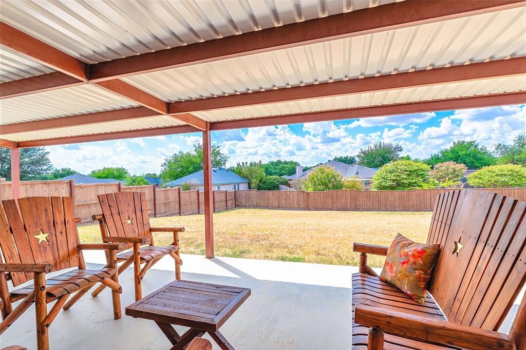Property Photo:  521 N Avenue E  TX 76082 