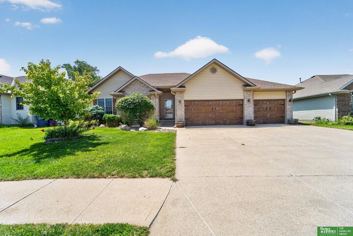 Property Photo:  940 Key Circle  IA 51510 