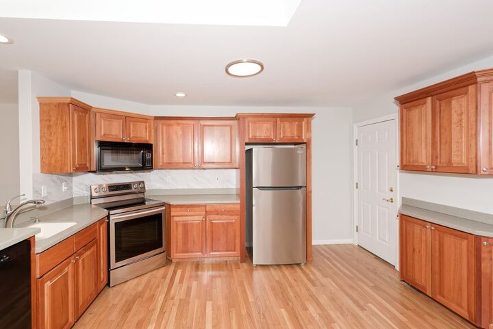 Property Photo:  21 Surry Dr 21  MA 01569 