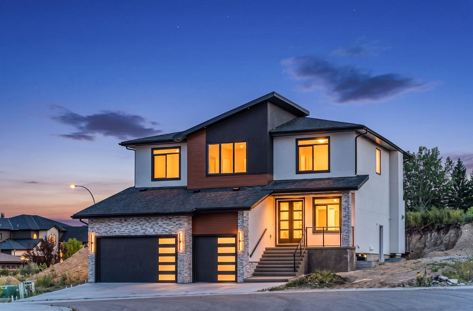 Property Photo:  50 Elmont Close SW  AB T3H 5Y4 