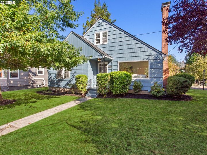 Property Photo: 8845 NE Broadway OR 97220