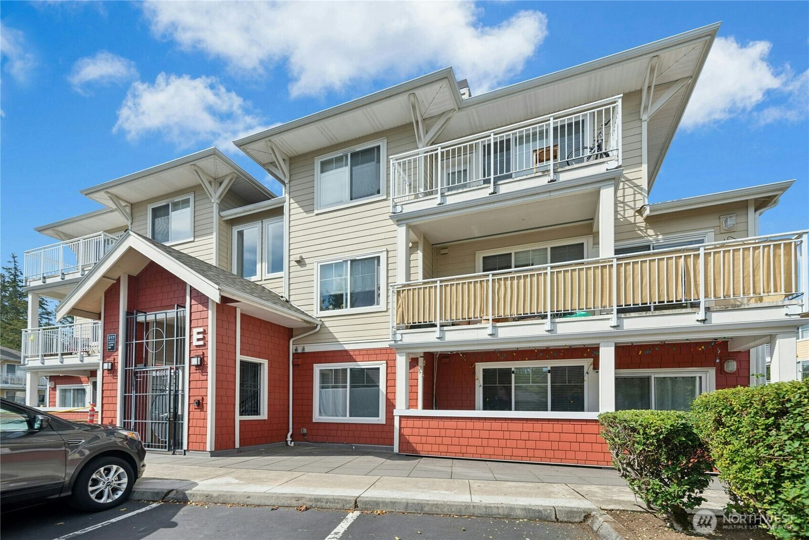 Property Photo: 517 225th Lane NE E202 WA 98074