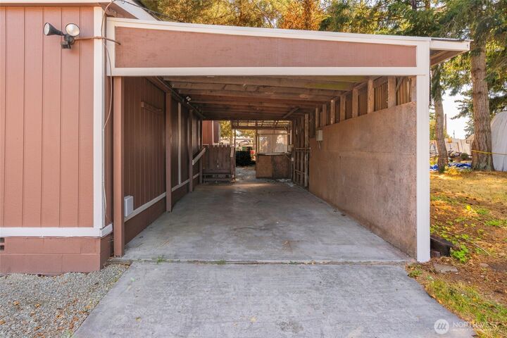 Property Photo:  1004  Diane Avenue  WA 98277 