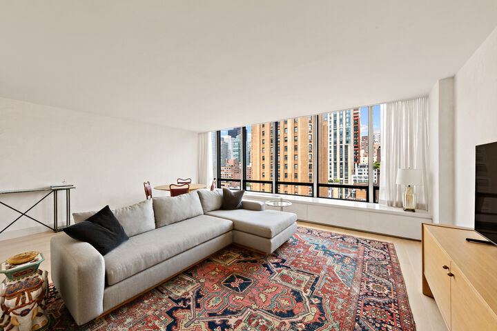 Property Photo:  860 United Nations Plaza 14D  NY 10017 