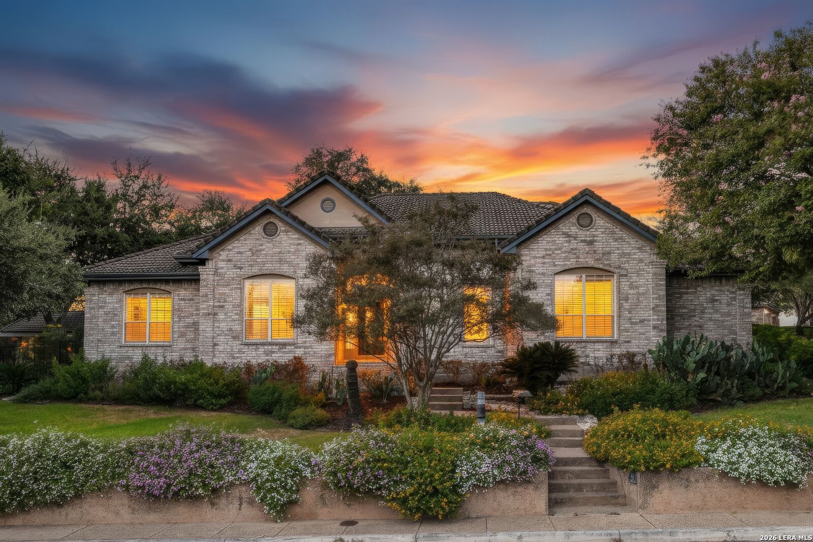 Property Photo:  15811 Mission Rdg  TX 78232 