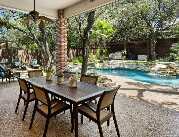 Property Photo:  10 Inwood Mnr  TX 78248 