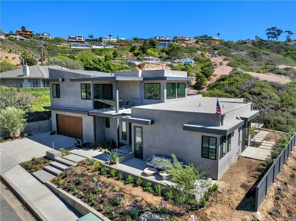 Property Photo:  408 Avenida Presidio  CA 92672 