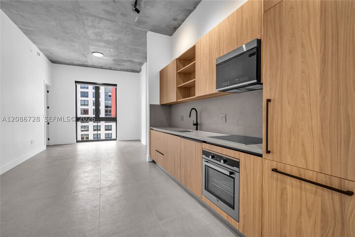 Property Photo: 91 NW 27th St 403 FL 33127
