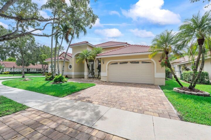 Property Photo: 900 Spoonbill Cir FL 33326