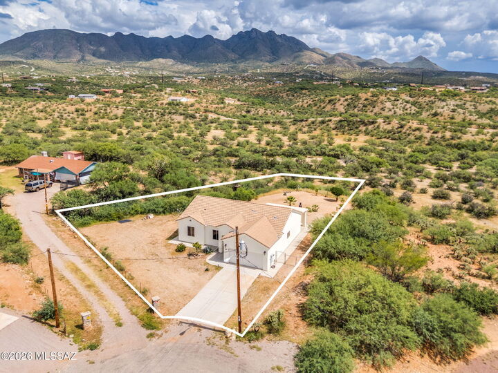 Property Photo:  79 Sabio Court  AZ 85648 