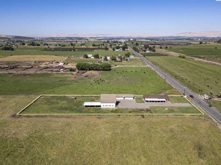 Property Photo:  3050 Midvale Road  WA 98935 