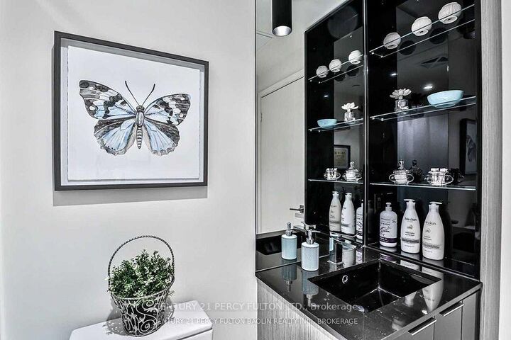 Property Photo: 70 Temperance Street 4007 ON M5H 0B1