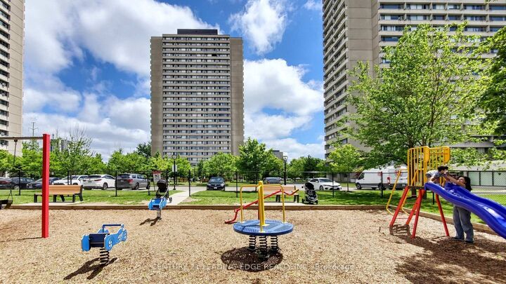 Property Photo:  725 Don Mills Road 1006  ON M3C 1S8 